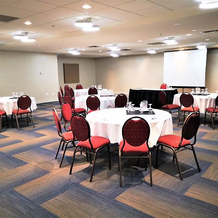 Holiday Inn Express And Suites Surrey By Ihg Exteriér fotografie