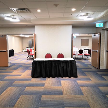 Holiday Inn Express And Suites Surrey By Ihg Exteriér fotografie