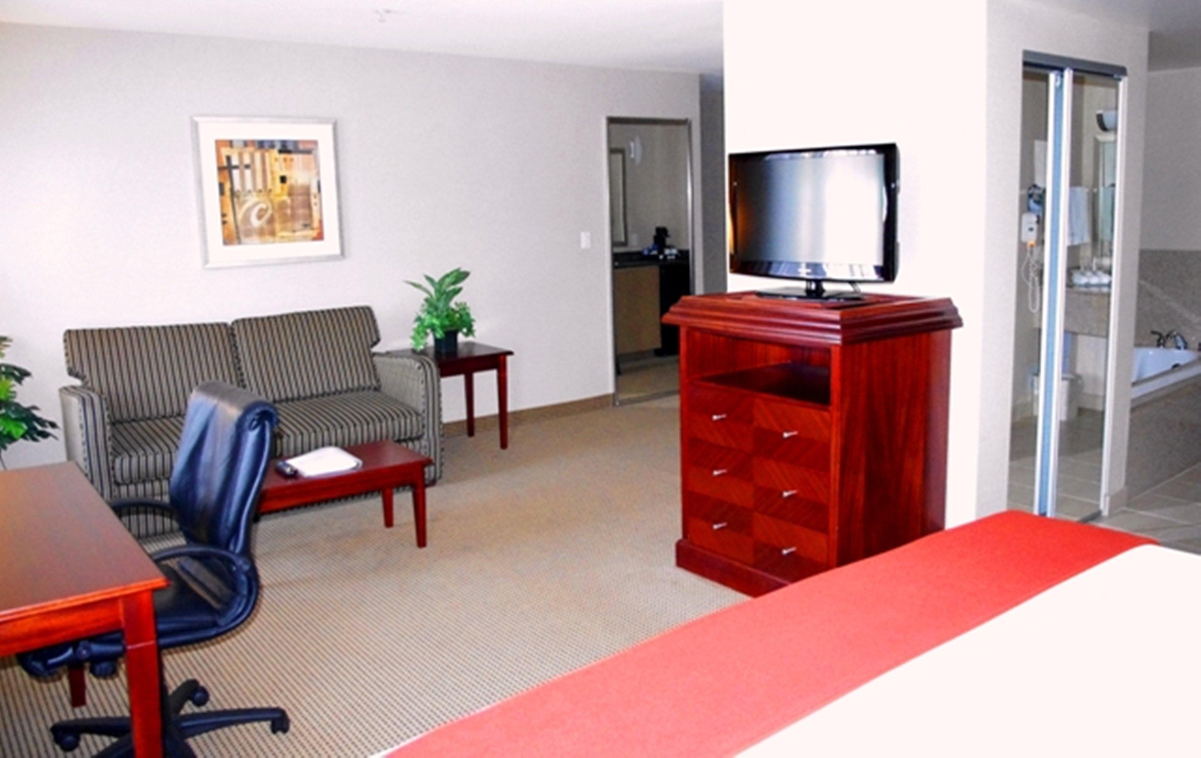 Holiday Inn Express And Suites Surrey By Ihg Exteriér fotografie
