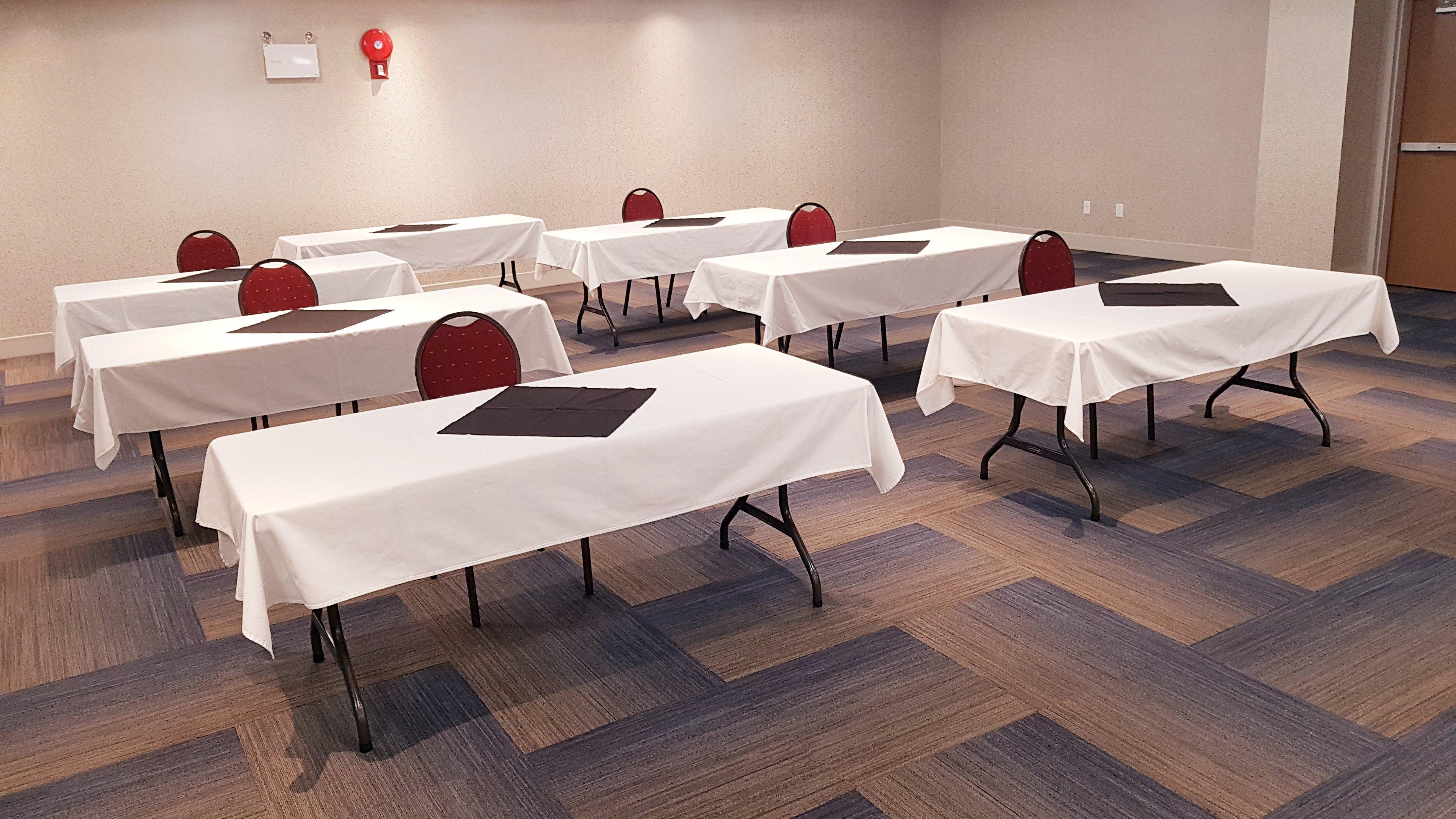 Holiday Inn Express And Suites Surrey By Ihg Exteriér fotografie