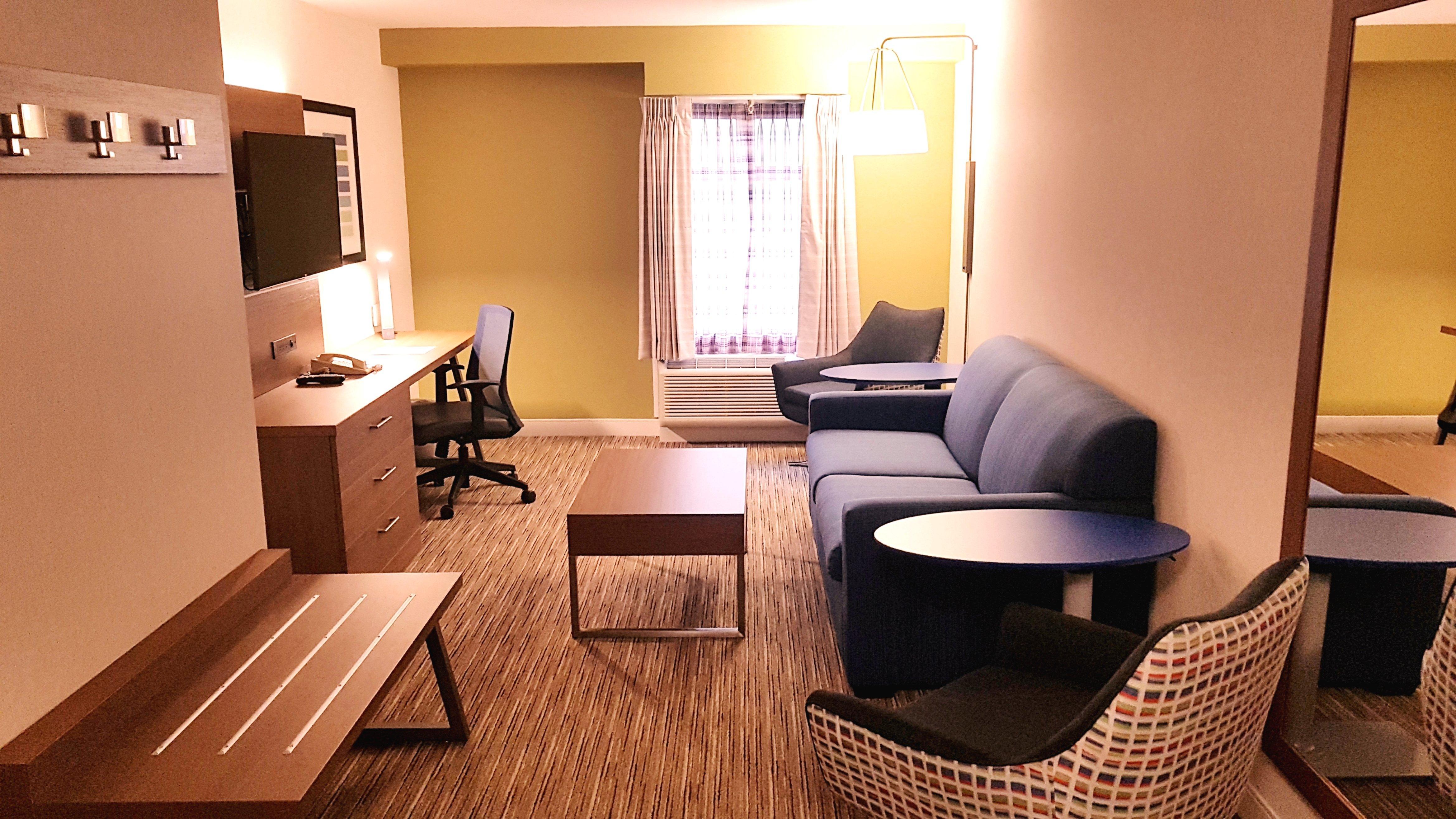 Holiday Inn Express And Suites Surrey By Ihg Exteriér fotografie