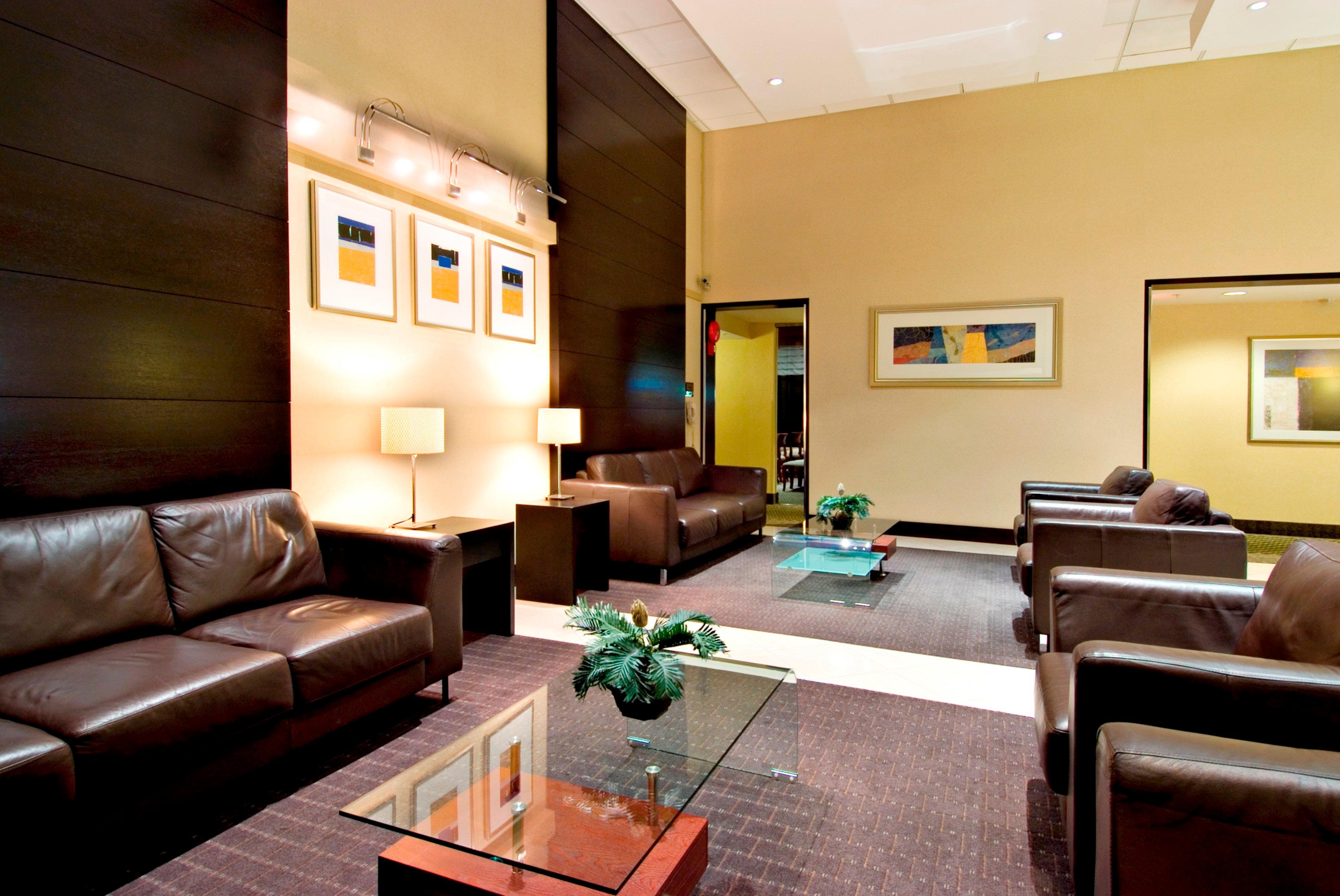 Holiday Inn Express And Suites Surrey By Ihg Exteriér fotografie