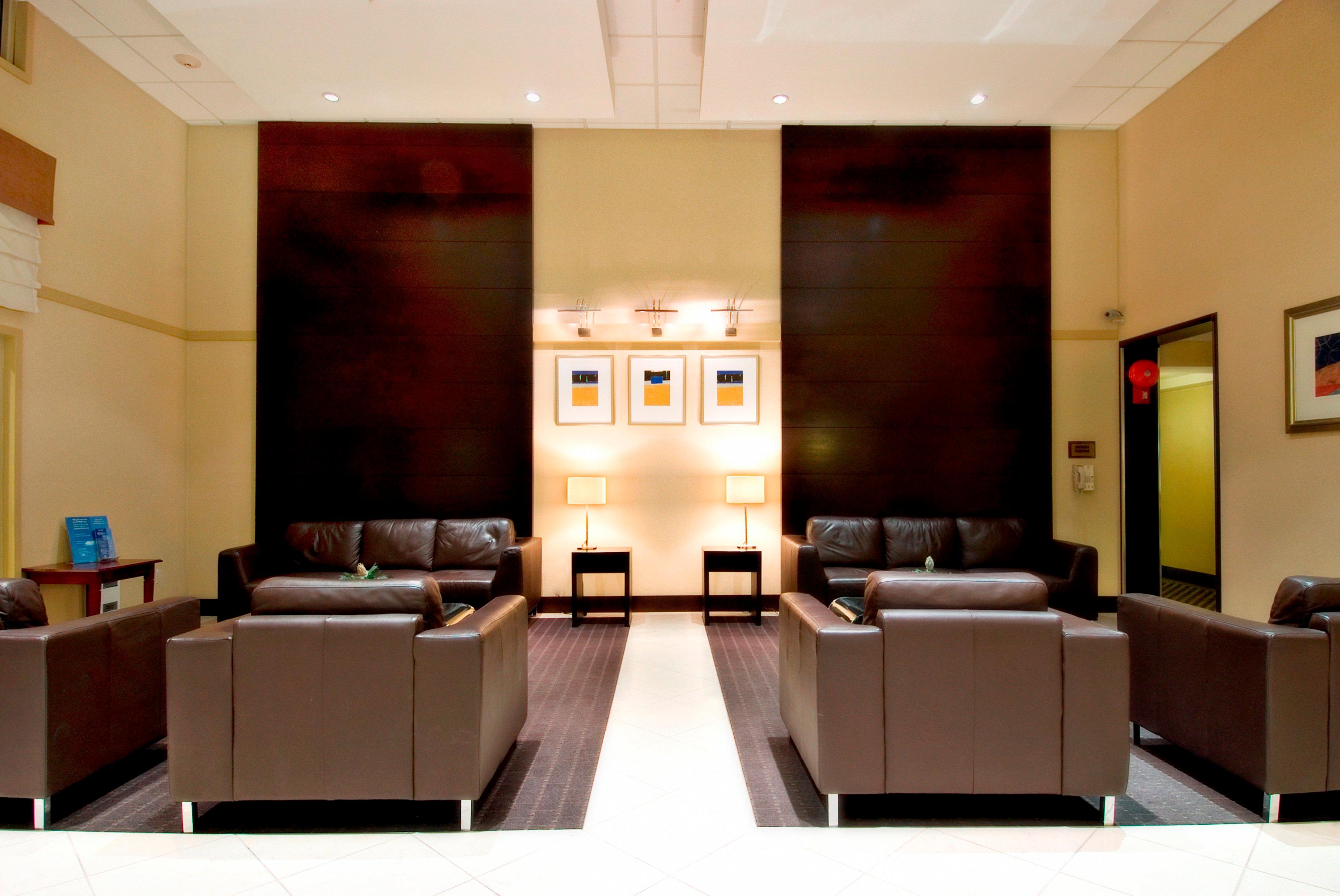 Holiday Inn Express And Suites Surrey By Ihg Exteriér fotografie