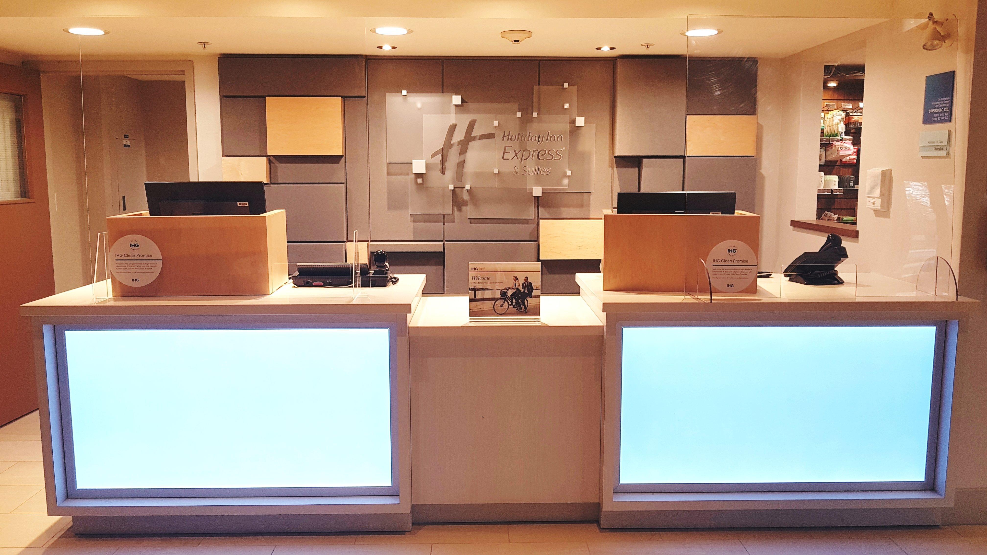 Holiday Inn Express And Suites Surrey By Ihg Exteriér fotografie