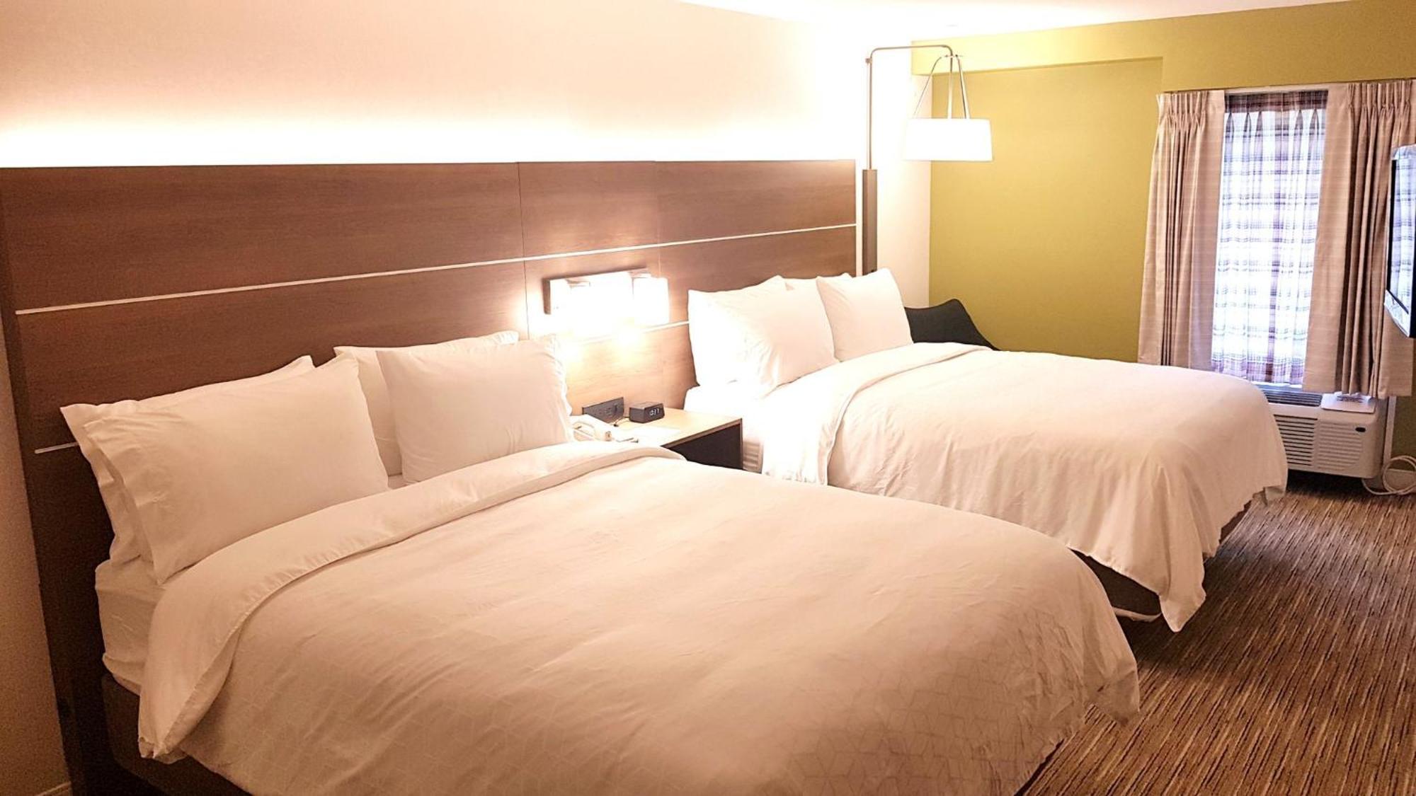 Holiday Inn Express And Suites Surrey By Ihg Exteriér fotografie