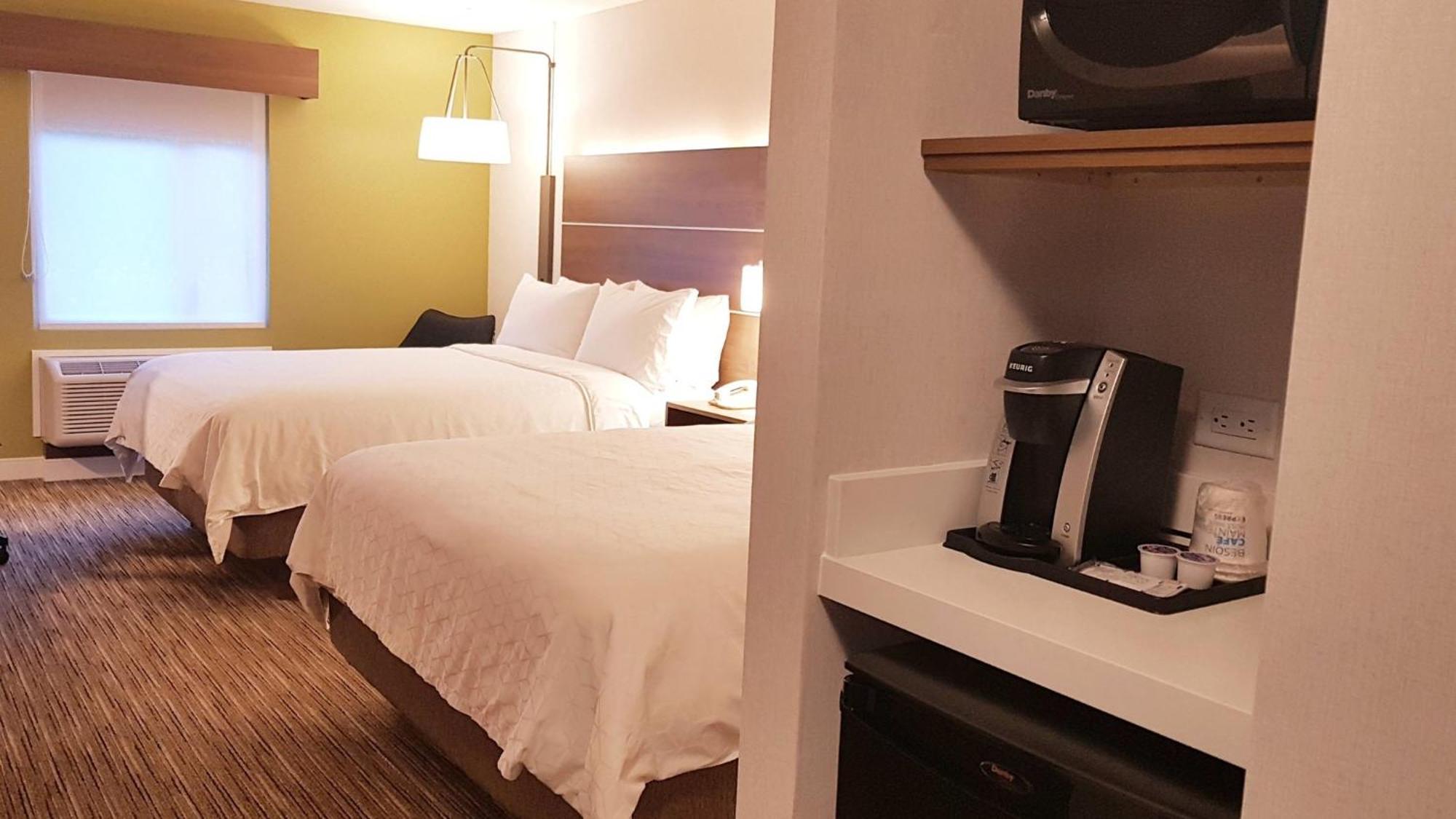 Holiday Inn Express And Suites Surrey By Ihg Exteriér fotografie