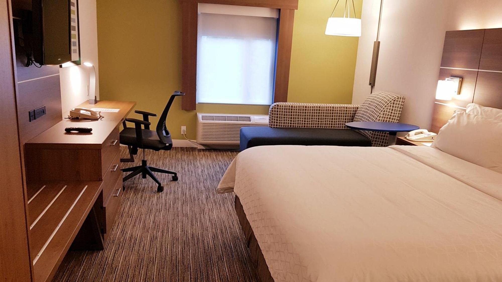 Holiday Inn Express And Suites Surrey By Ihg Exteriér fotografie