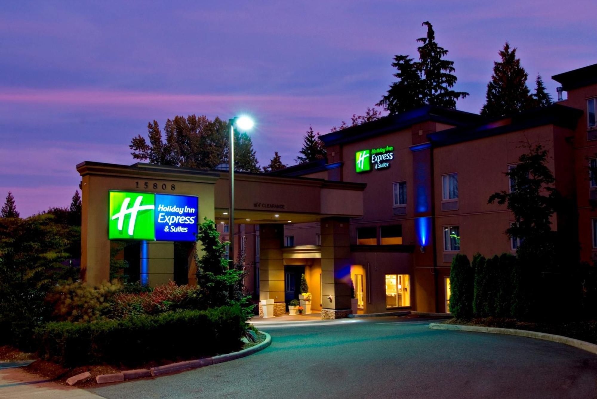 Holiday Inn Express And Suites Surrey By Ihg Exteriér fotografie